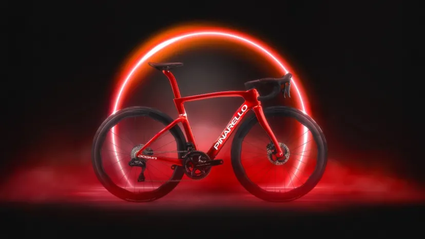 ピナレロ・ドグマFが深紅に、2025ニューカラー「STARRY RED」｜PINARELLO