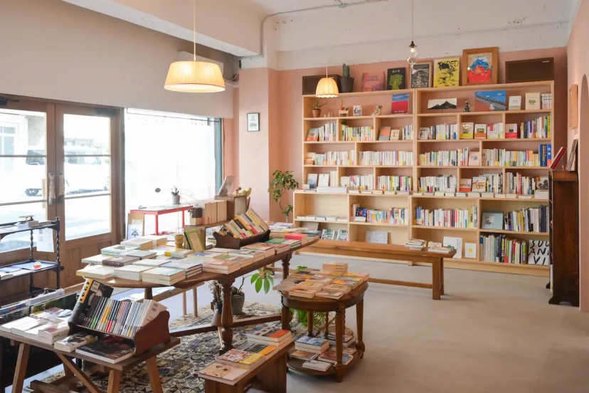 YOMU｜人と人との交流を編み出す書店で山の本探し_山梨県韮崎市