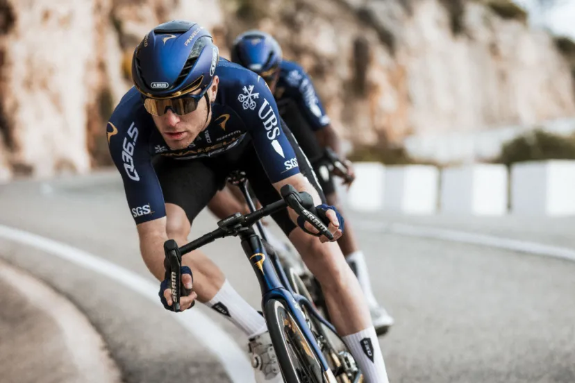 Pinarello-Q36.5 2026プロチームキットを発表　オール・イタリアン・エボリューション！