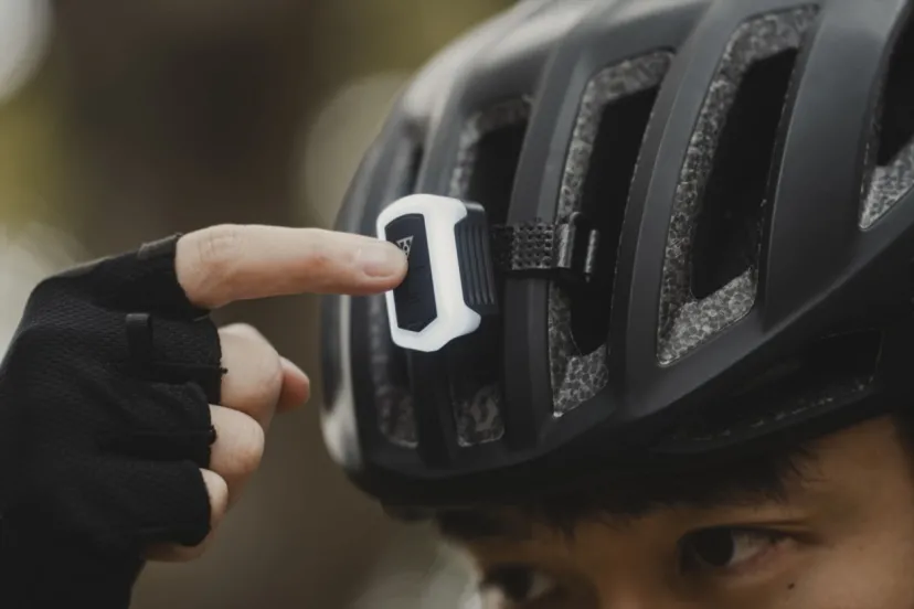 自転車用ヘルメットに！コンパクトクリップ式フロントライト「Whitelite Clip-On」｜TOPEAK