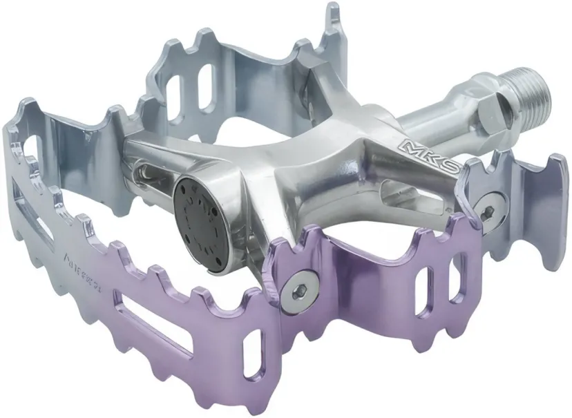 グリップ力と軽さを両立！波打つようなフォルムを持ったフラットペダル「Aurora」新発売｜MKS