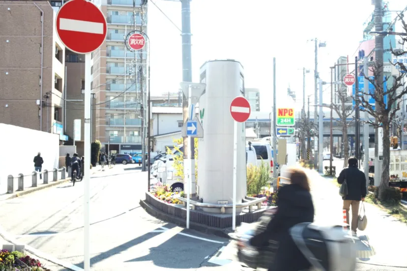 神奈川県警が自転車の一方通行を「原則解除」へ方針転換。「青切符」導入と、求められるインフラ整備