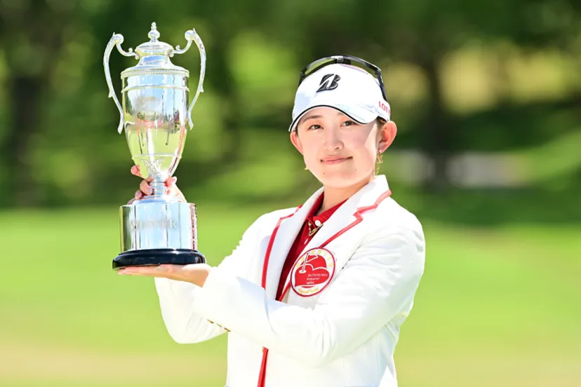 19歳・加藤麗奈がJLPGAツアー初優勝 通算22アンダーで刻んだ新記録