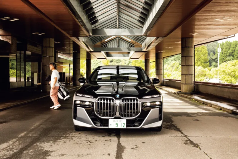 BMW 740iはゴルフに最適?キャディバッグ3本を積める最高級セダンの実力