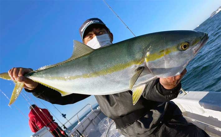 オフショアジギング釣行で82cmブリ浮上【愛知】 スピニングタックルにヒット