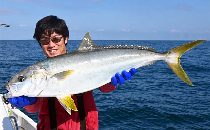 ボートジギングで5kgヒラマサ手中【福岡】　好ゲストにアラ（クエ）
