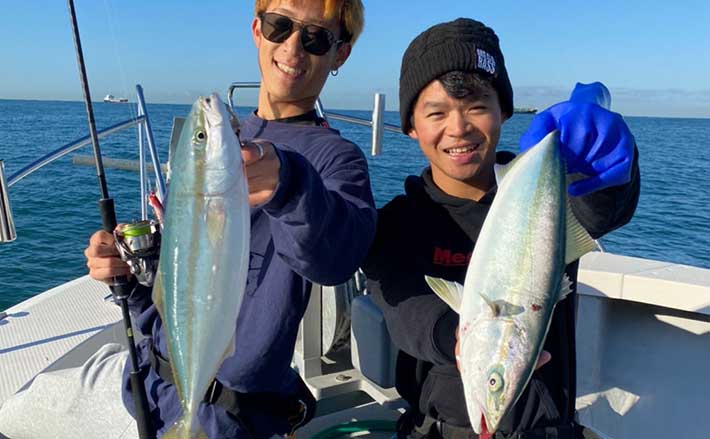 石川のボートキャスティング釣行でハマチにサワラ　港出て3分で青物爆釣