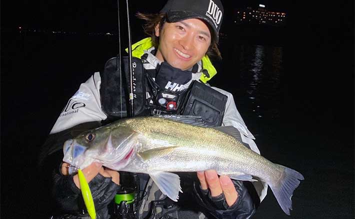 厳寒期の浜名湖ルアーシーバス釣行で本命連打　橋の明暗エリアがアタリ