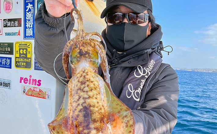 ティップランエギング釣行で1.2kg頭にアオリイカ全員安打【佐賀・遊漁船SUN】