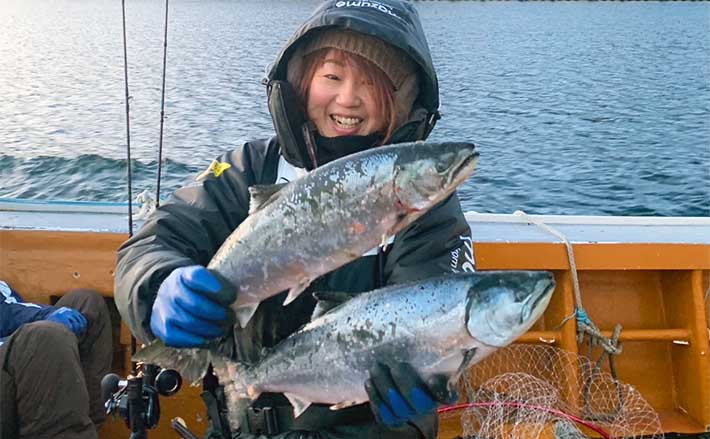 「体感気温-25度」の知床羅臼オフショアジギング釣行でサクラマス2ケタ釣果