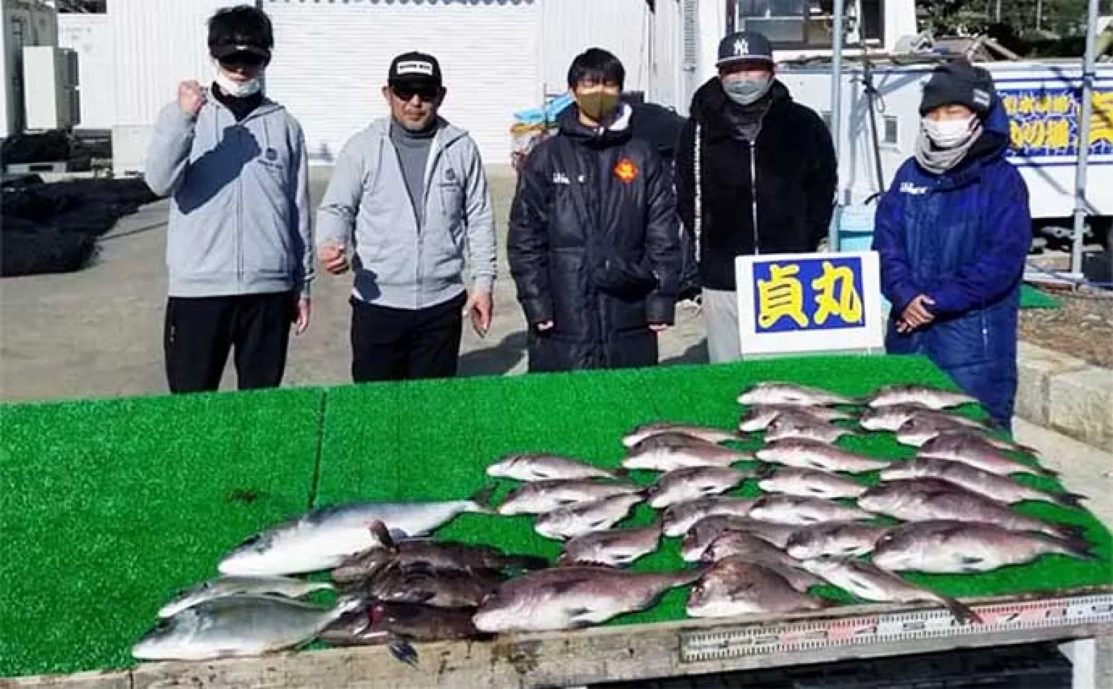 カカリ釣りで53cmマダイ手中【三重】イカダ&海上釣り堀最新釣果