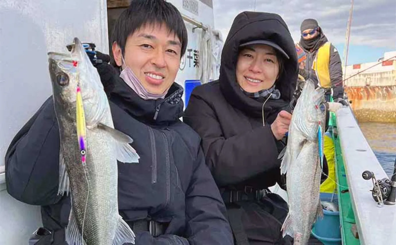 東京湾シーバスジギング教室で60cm級フィーバー ルアー釣り入門に最適