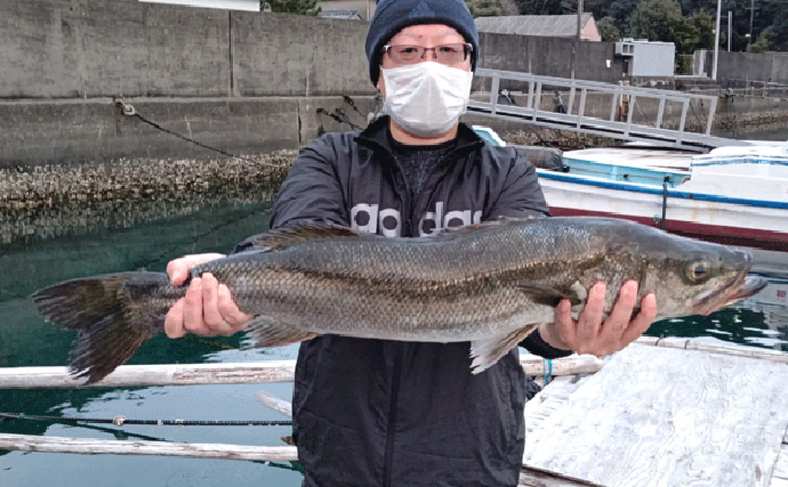 釣りきちがい カキチヌ釣りで本命の他70cm級マダイ【三重】イカダ＆海上釣り堀の最新