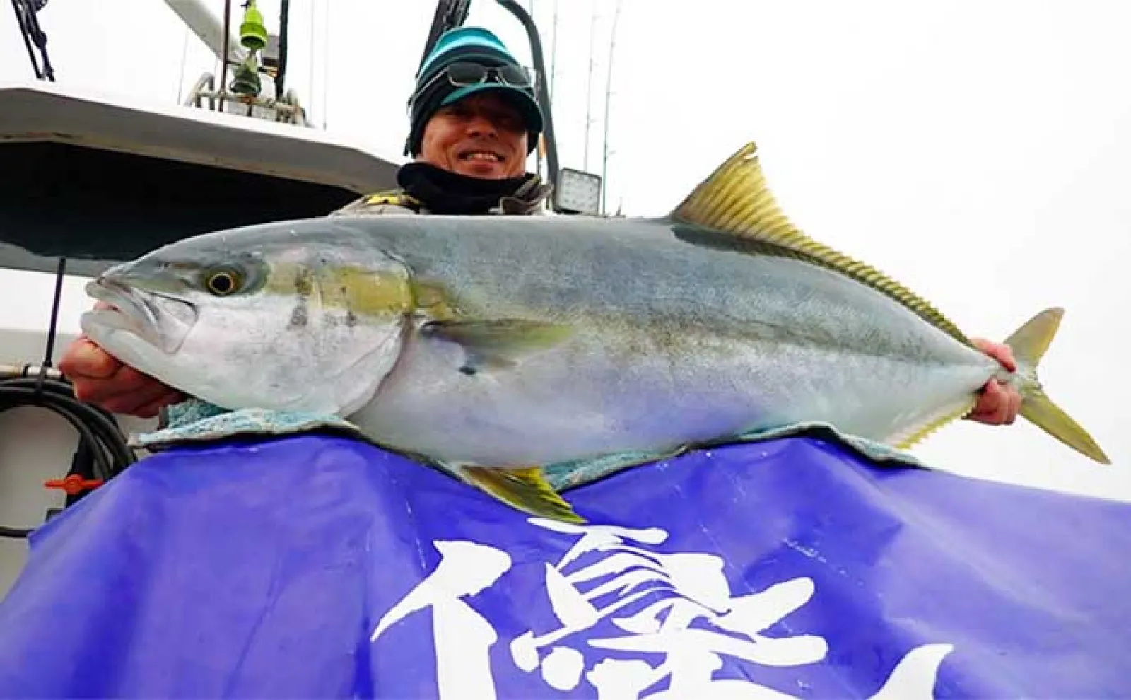 キャスティングで15kgオーバーヒラマサ浮上【福岡】船のルアー釣り最新