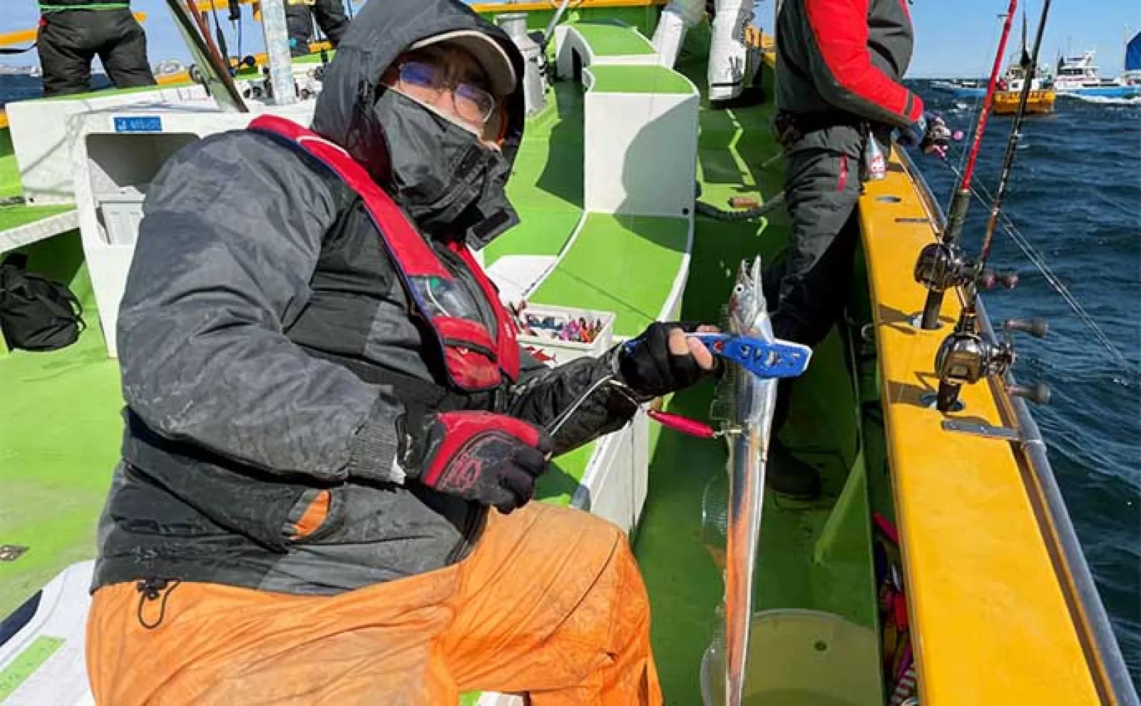 東京湾ジギングタチウオ釣行で3匹と苦戦も釣魚グルメを堪能【横浜・渡辺釣船】