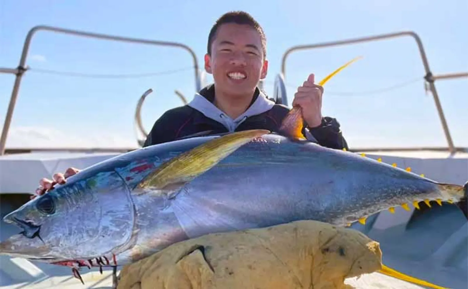 【最新釣果】三重の船釣り ティップランエギングで春のアオリイカ顔出し