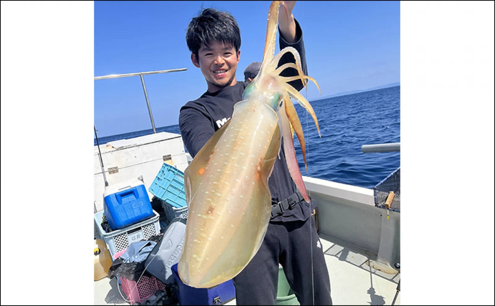 水深100mのディープエギングで3kg超アオリ2杯【沖縄・伊是名島】メタルジグでも手中