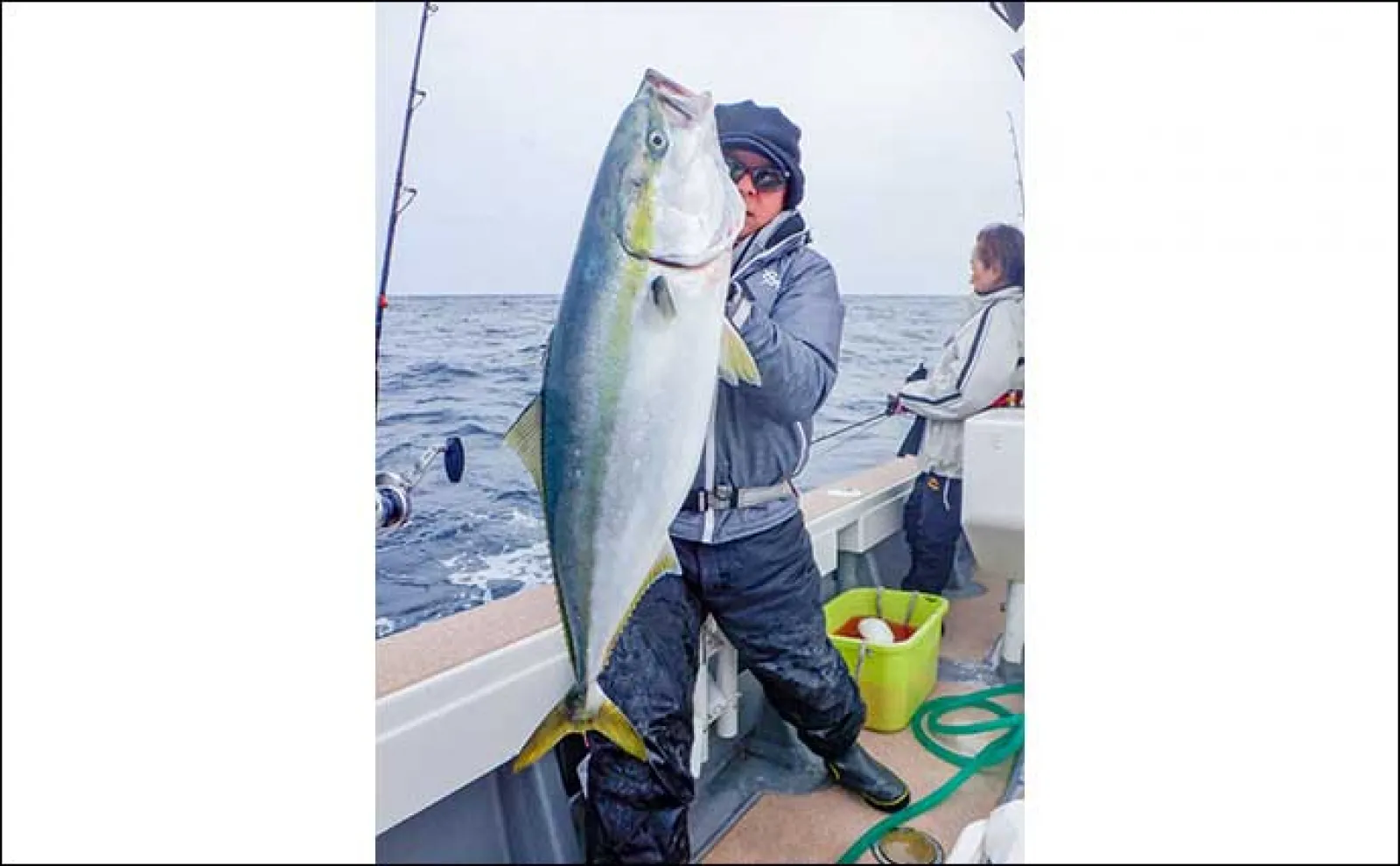 ジギング釣行で7kg級ブリキャッチ【福井・あみや渡船】船中良型青物が続々