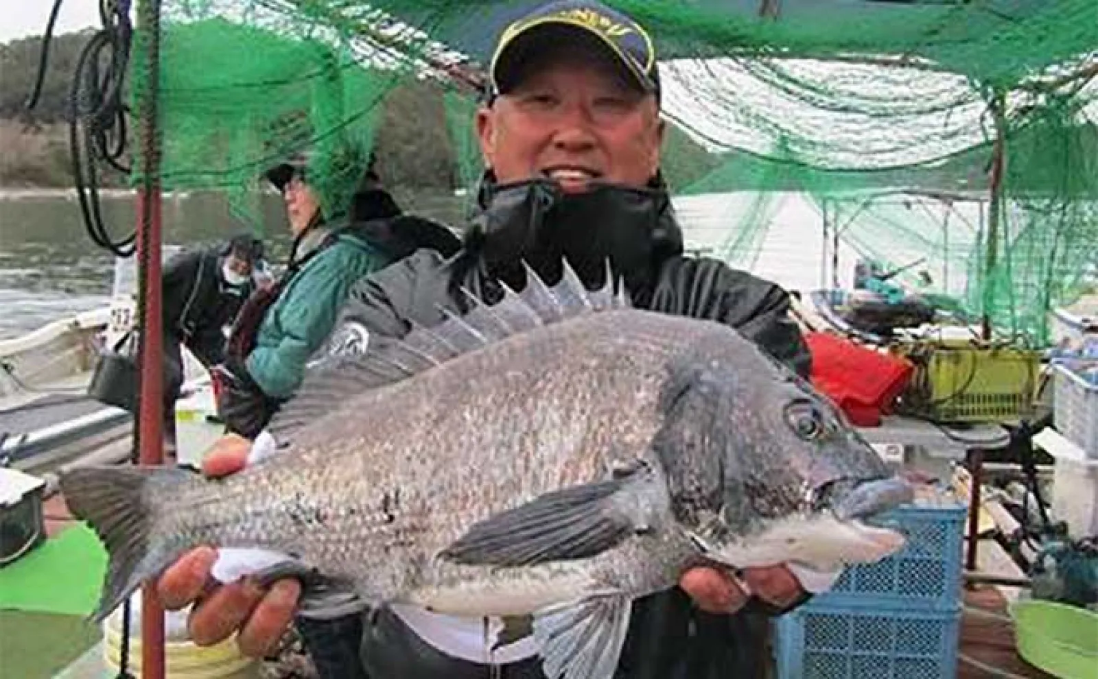イカダで乗っ込みクロダイの気配濃厚【三重】カカリ釣り最新釣果