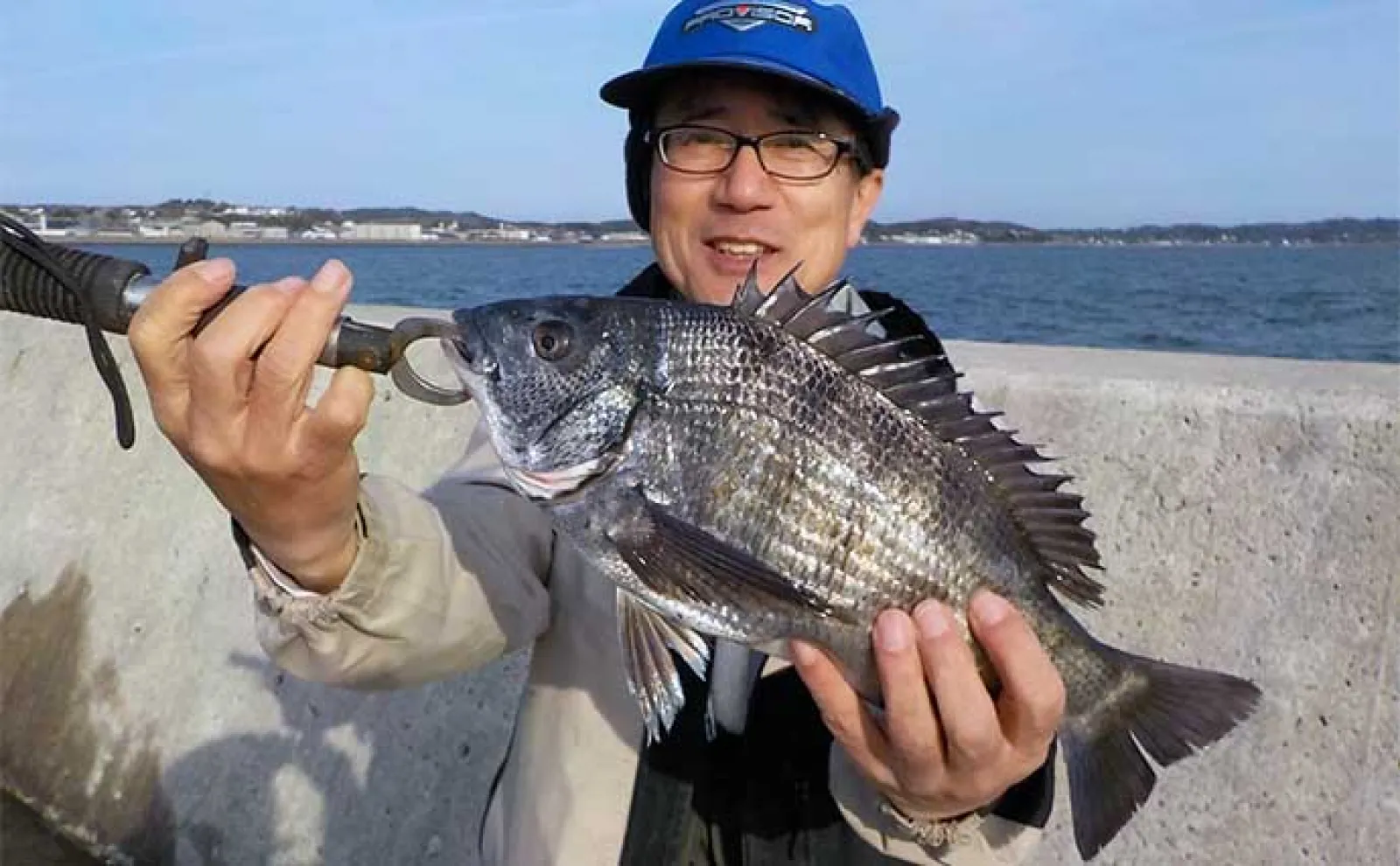 堤防からのウキダンゴ釣りでクロダイ6匹【愛知・常滑港】潮緩むと連発