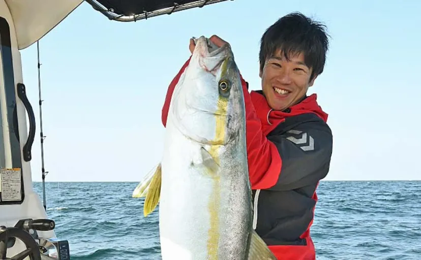 ボートジギング釣行で10kg超え含みヒラマサ全員安打【玄界灘】ゲストにサワラも