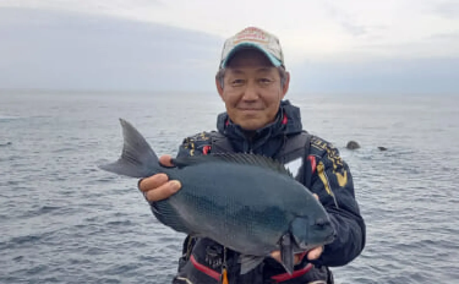 沖磯フカセ釣りで良型メジナを手中【静岡県・西伊豆】口太と尾長の両方を狙う