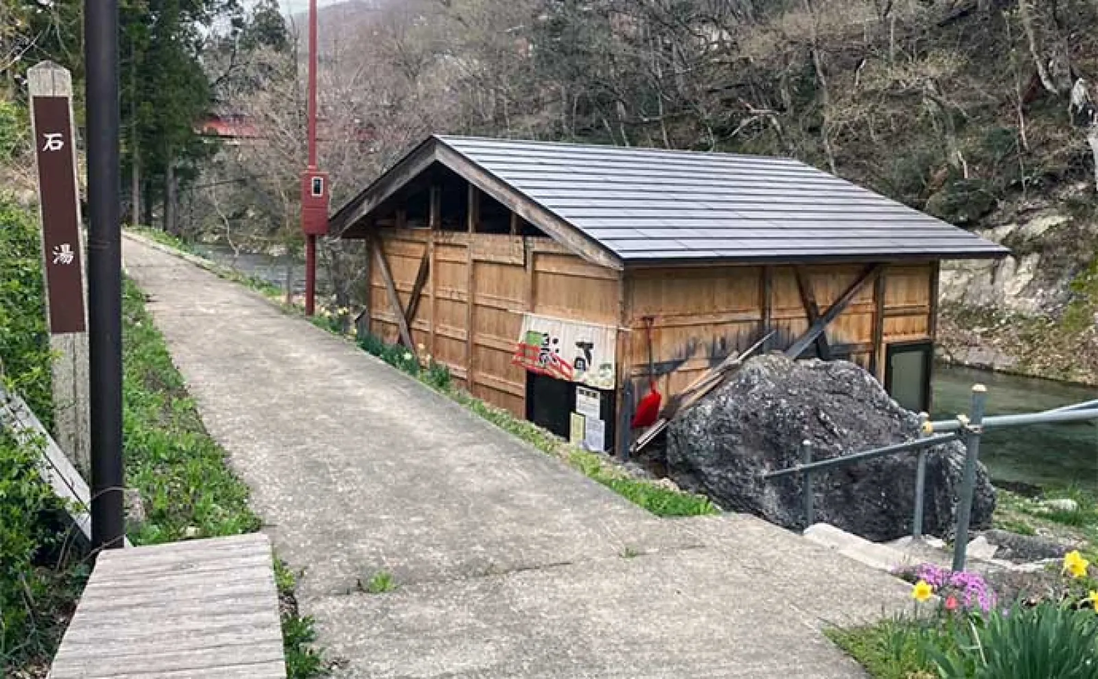 渓流釣りでイワナにヤマメと戯れる【福島・湯ノ岐川】温泉と宿も堪能の贅沢遠征釣行に