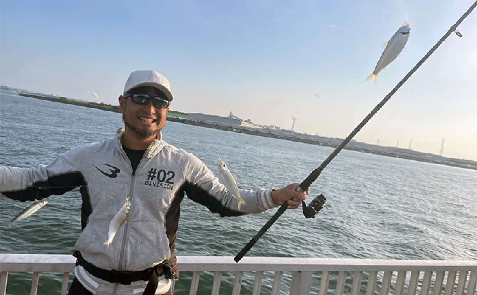 サビキ釣りでサッパ入れ食い【愛知・碧南海釣り広場】カーブフォールが有効?
