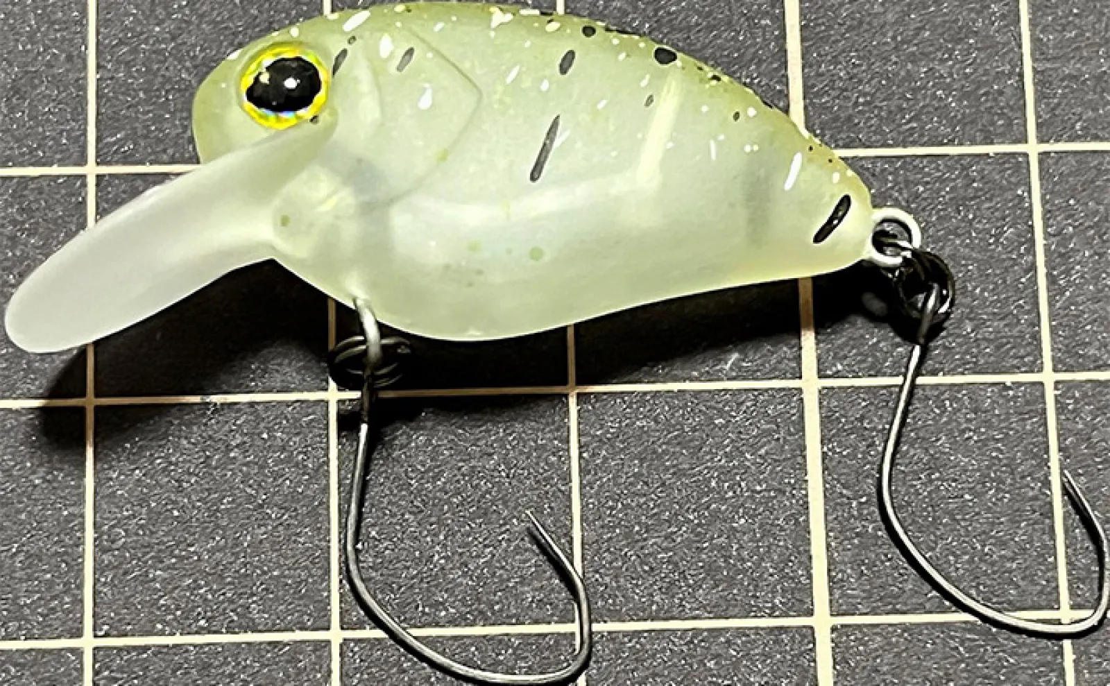 トラウト用【クランクベイトのフック絡み防止策】 フックの