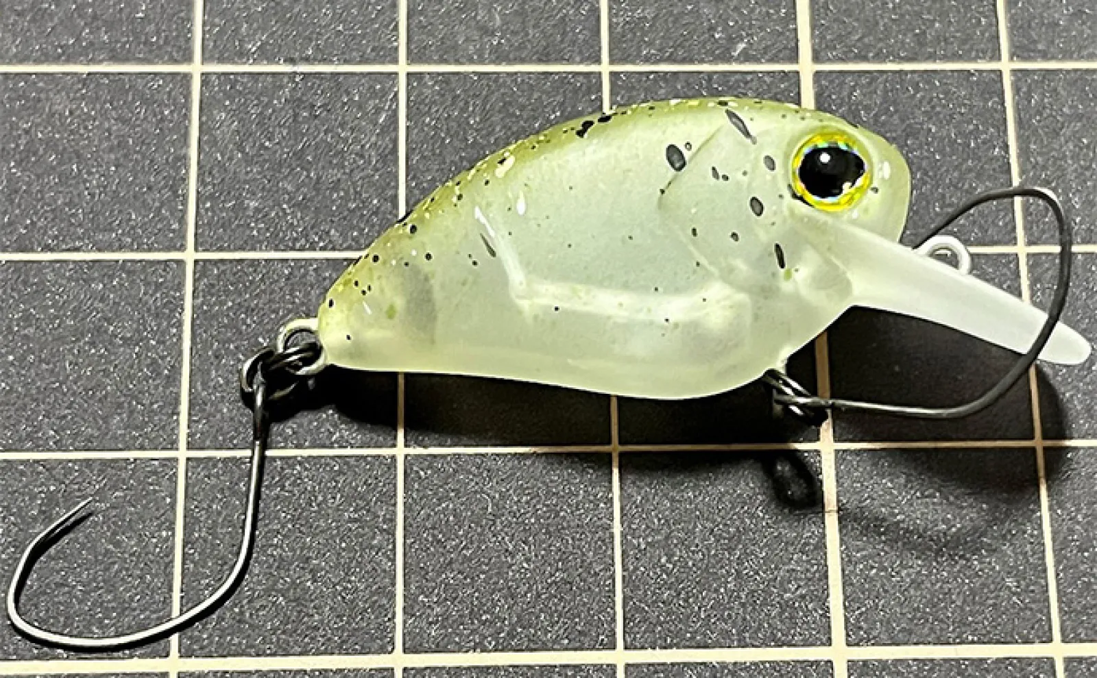 トラウト用【クランクベイトのフック絡み防止策】 フックのサイズ変更が有効