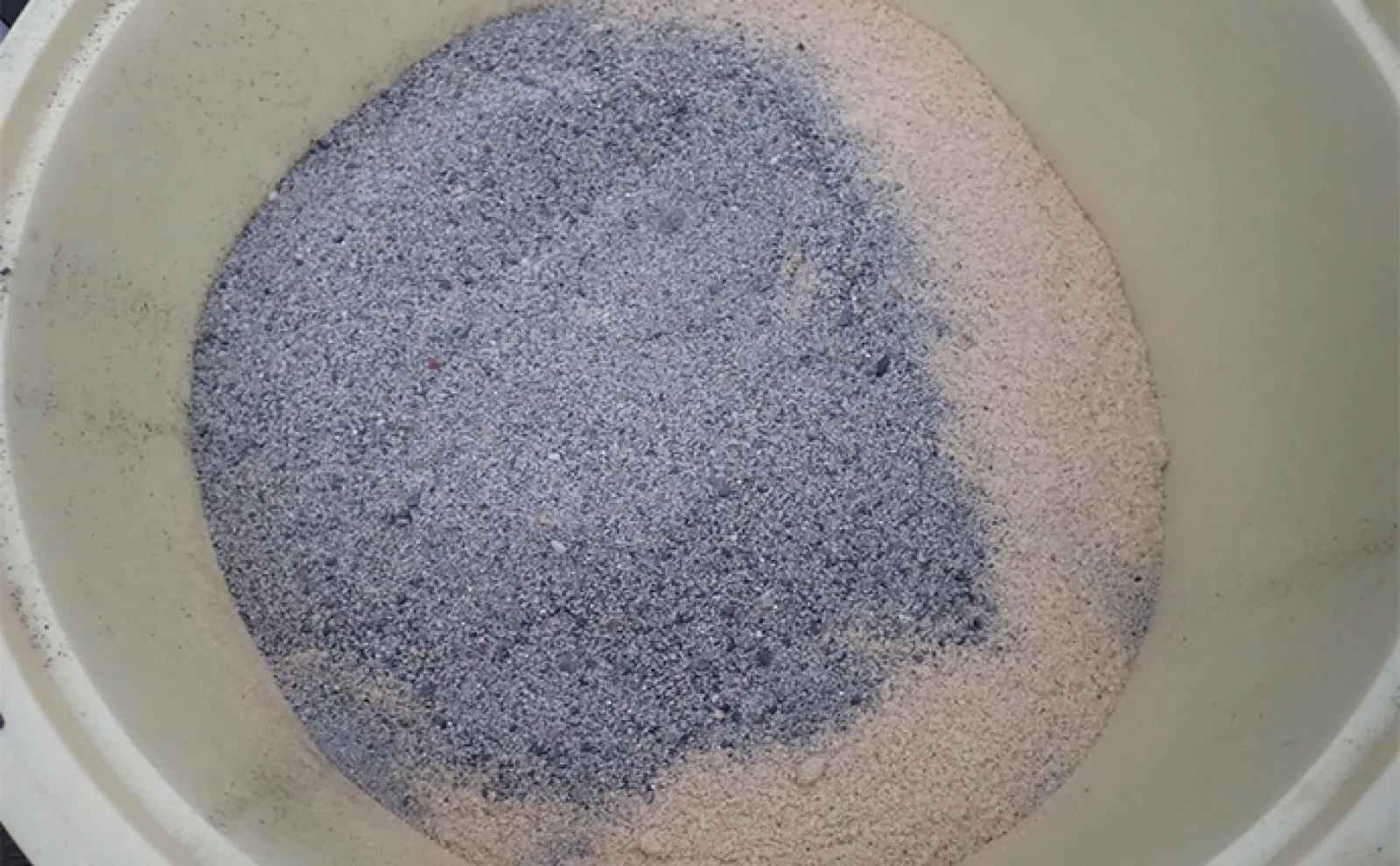 カセ釣りで本命クロダイ4尾【静岡・ふじや釣舟店】ダンゴ不発も落とし込みで仕留める