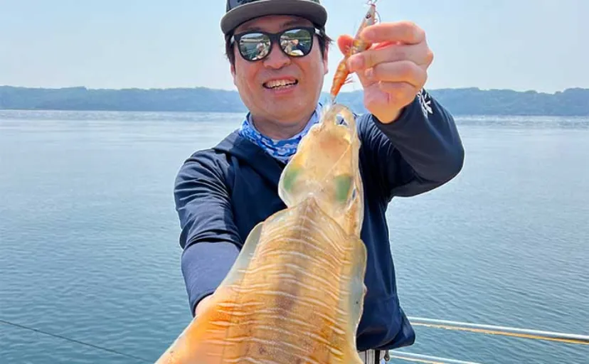 沖のキャスティングエギング釣行で1.7kgのオスのアオリイカ【佐賀・きずなまりん】