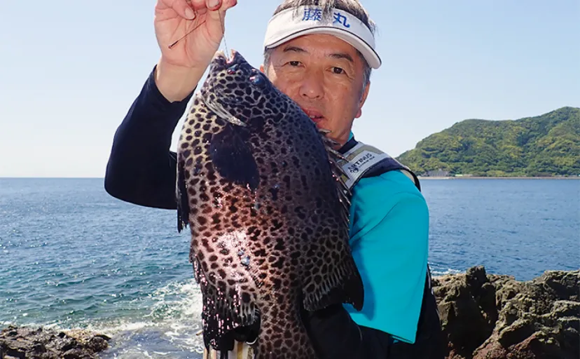 磯での石物釣りでイシガキダイ好捕【鹿児島・甑島】ガンガゼの宙釣りで手中