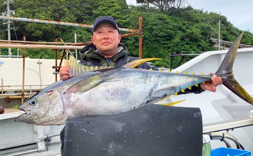【釣果速報】エビング釣法で33kgキハダマグロ浮上！大判のカツオも混じる（三重）
