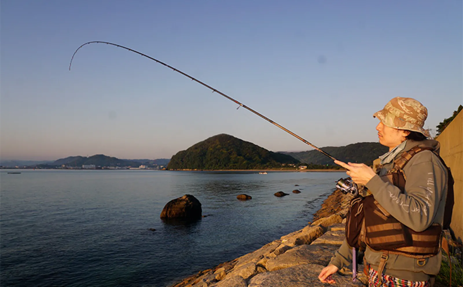 磯から大型メバルを狙うなら【ロングロッドで決まり】 遠投とやり取りに圧倒的優位性