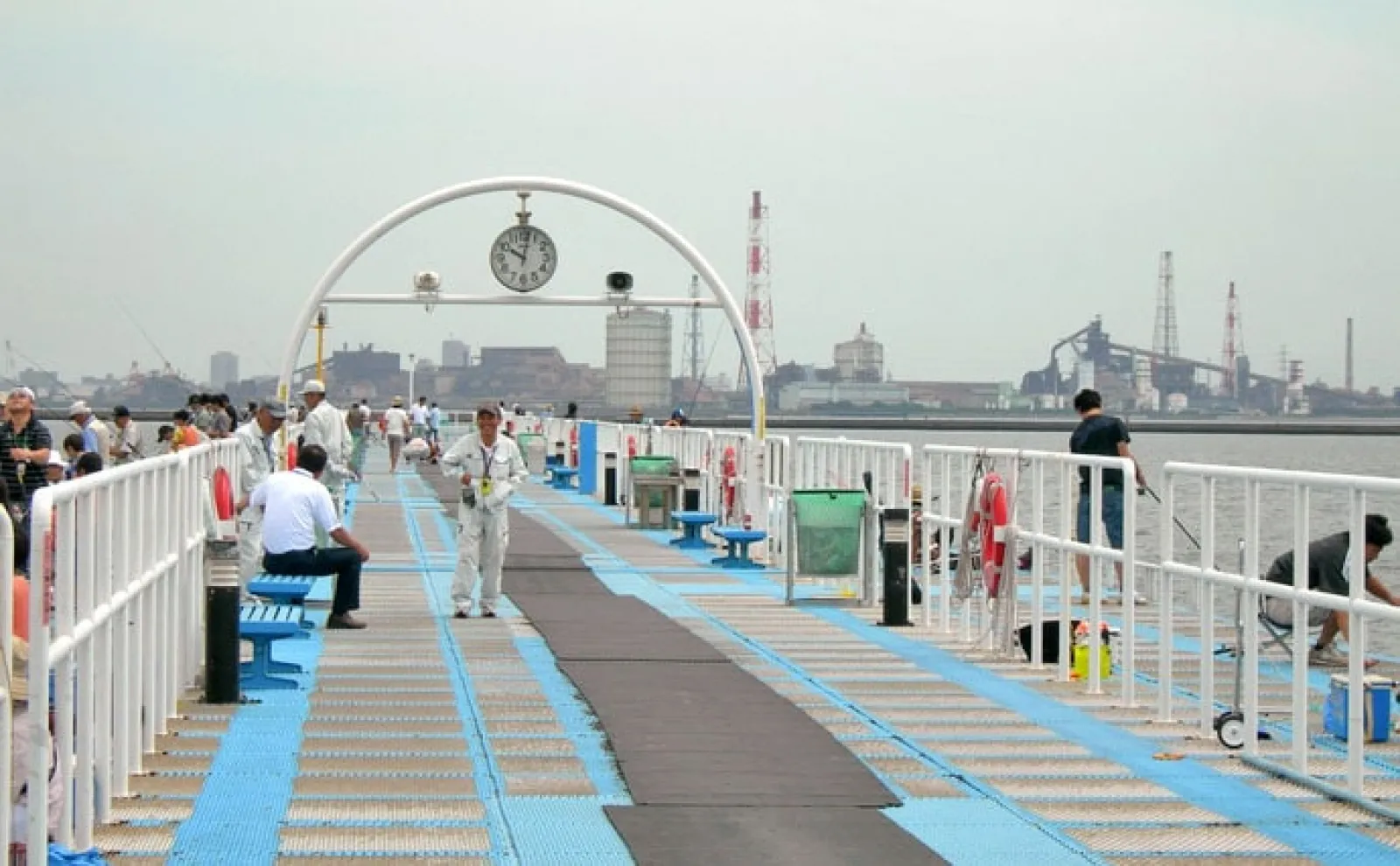 【東京・神奈川・千葉】駐車場が併設&周辺にある「海の釣り場」25選
