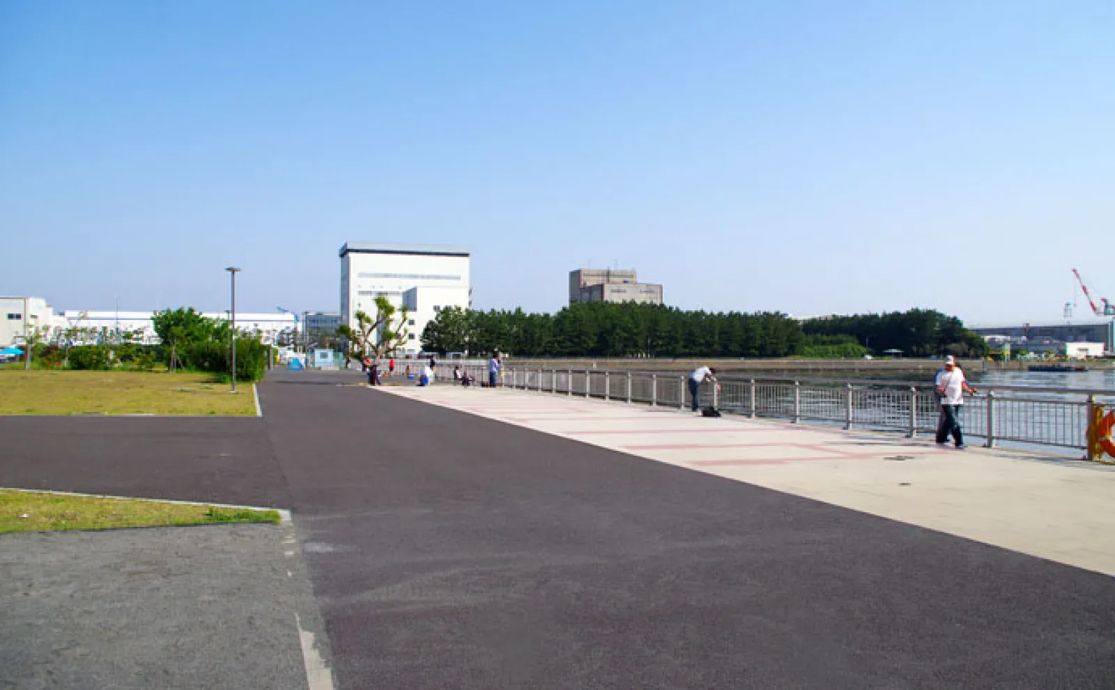 【東京・神奈川・千葉】駐車場が併設&周辺にある「海の釣り場」25選