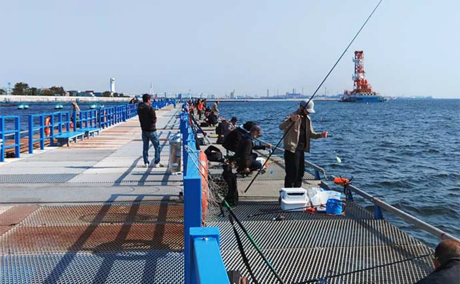 【東京・神奈川・千葉】駐車場が併設&周辺にある「海の釣り場」25選
