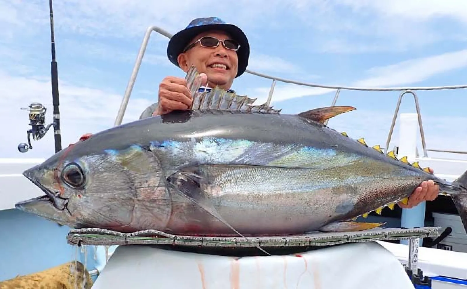 エビング釣行で32kgメバチマグロ浮上【三重】電動タックルでファイト制す