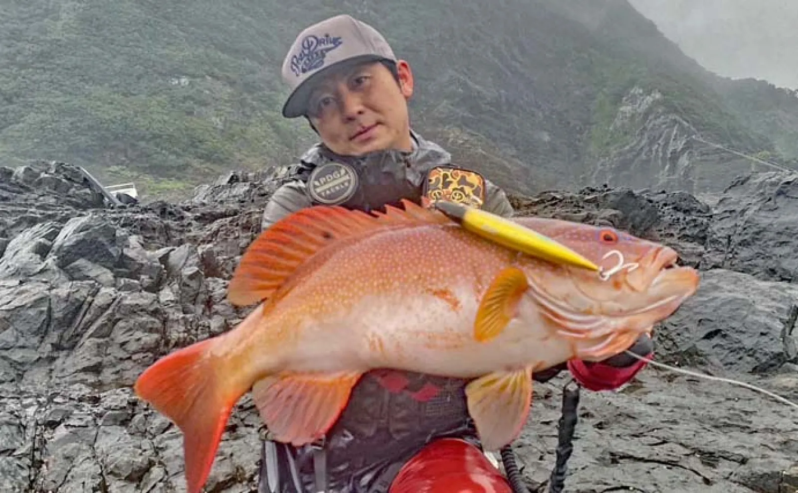 磯ルアー釣行でスジアラにハマフエフキにヒラスズキ【鹿児島・中甑島】