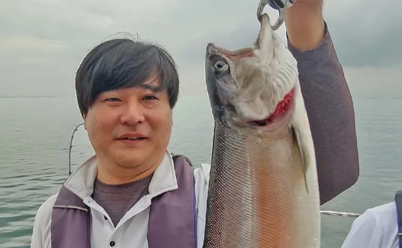 琵琶湖でのトローリング釣行で55cm頭にビワマス好捕　ジギングは不発