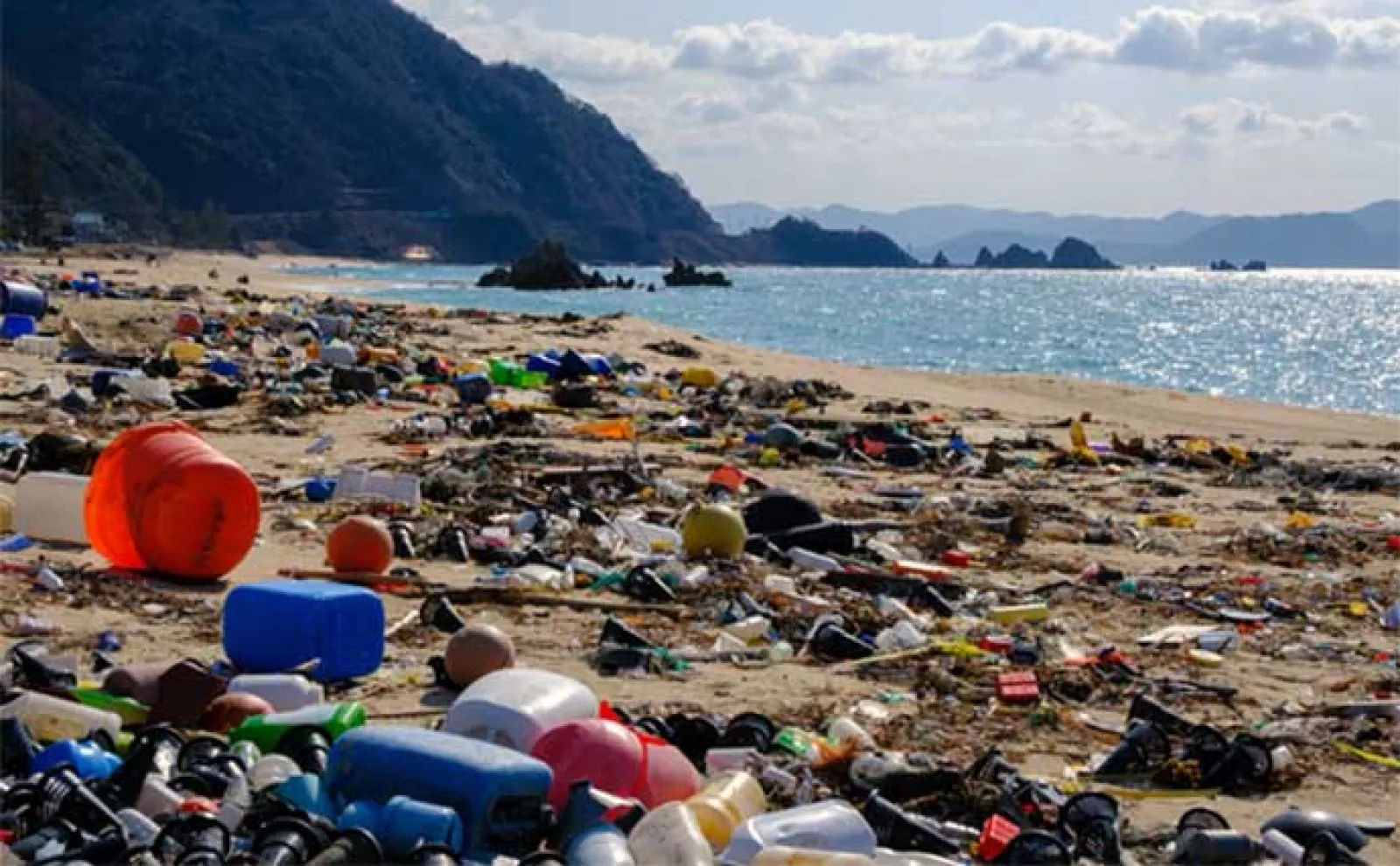 海洋プラスチックで作るオフィス用の椅子に注目 1脚で2.35kgの再生樹脂使用