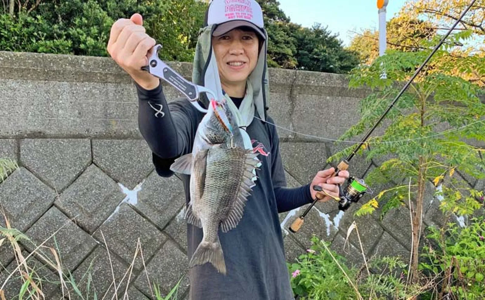 奥浜名湖でのトップウォータープラグ釣行で30cm級クロダイ好捕【静岡】