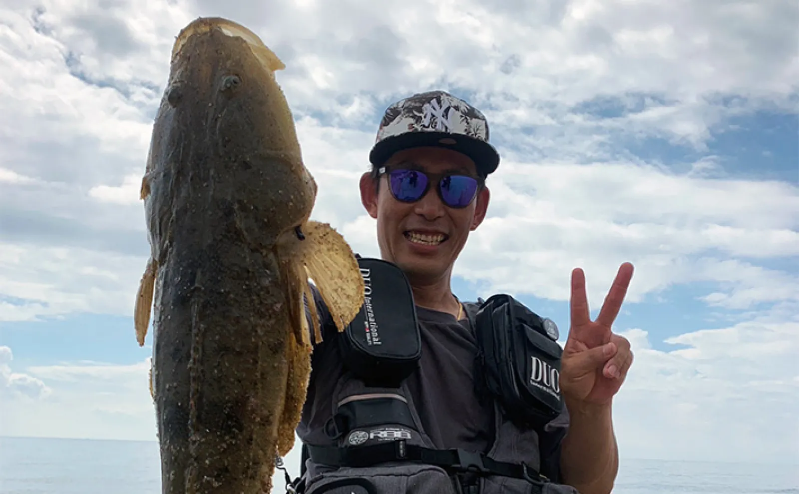 さかなさん専用！！ サーフルアー釣りで56cmマゴチ手中【三重】想定外の大型イシガレイも