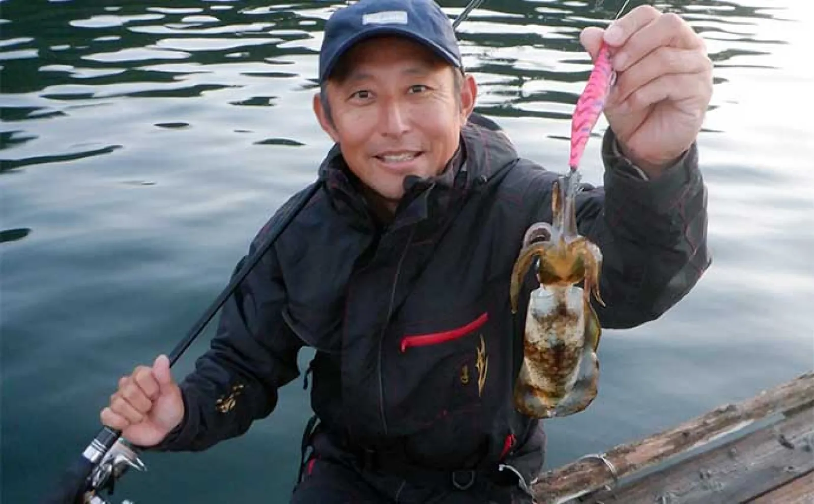 釣り好き 地磯からヒラマサ釣れた❗️ 極太、綺麗、カッコいい！ 朝から何度も