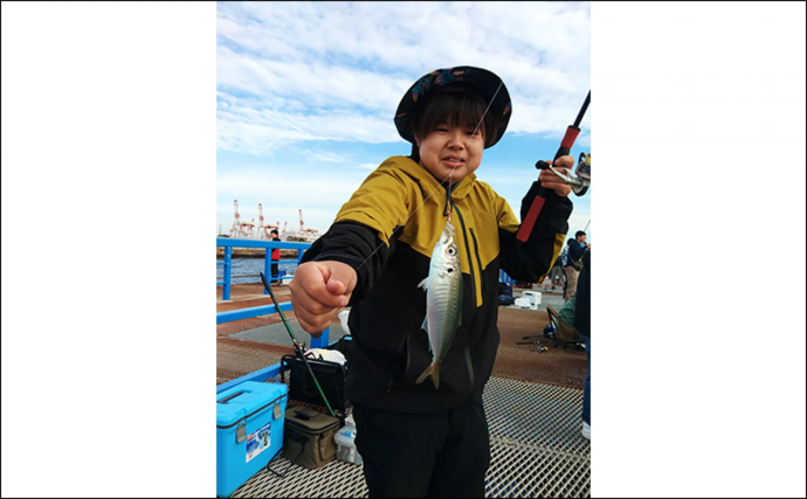本牧海づり施設でのサビキ釣りで20cm級アジ顔出し【横浜】泳がせにもヒット