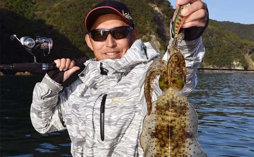ボートエギング釣行で770g頭にアオリ連打【三重】小型エギに良型ヒット