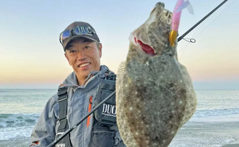 遠州灘のサーフルアー釣りで本命ヒラメに30cmメッキを手中【静岡・福田海岸】