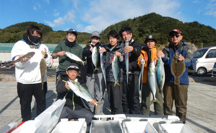 伊勢湾オフショアジギング釣行でブリ族乱舞【愛知】電動ジギングでタチウオもヒット