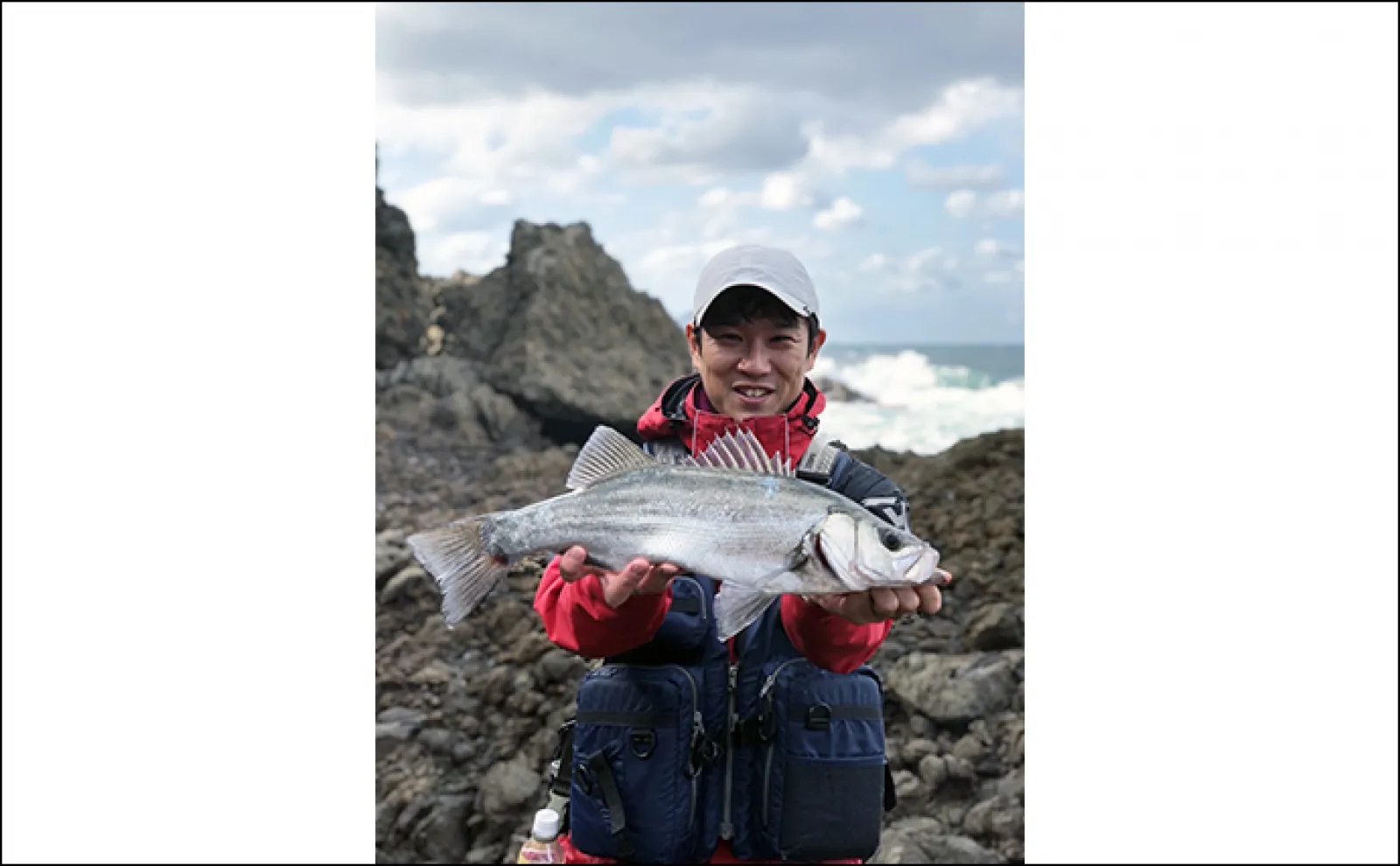 磯でのルアーシーバス釣りで50cmオーバーのヒラスズキと対面【長崎